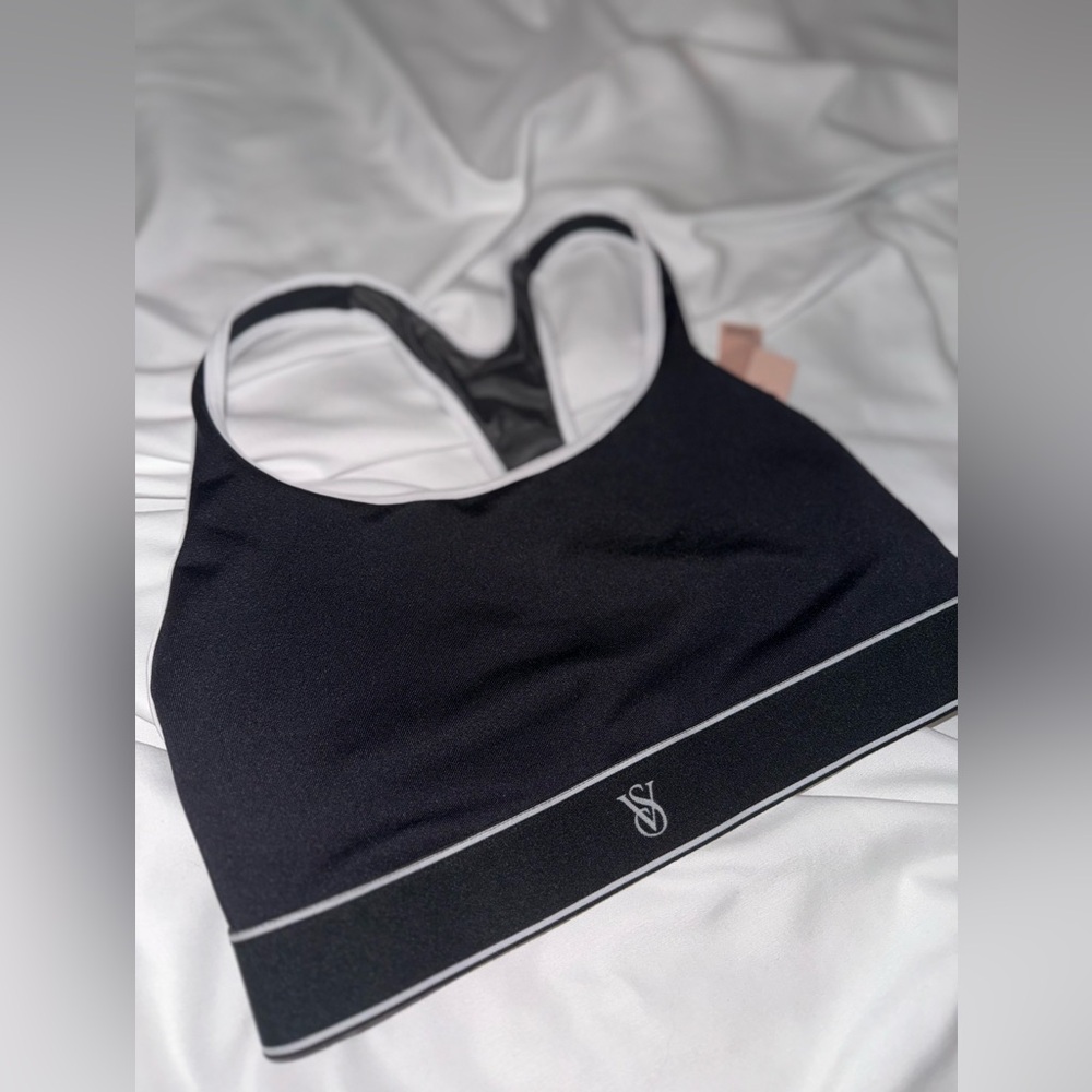 VS player sports bra